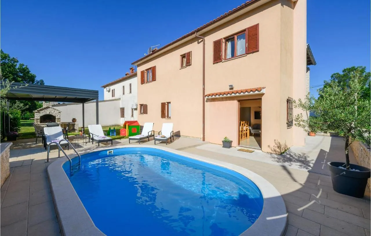 Stunning Home In Dobrani With Wifi Rebici 0*,