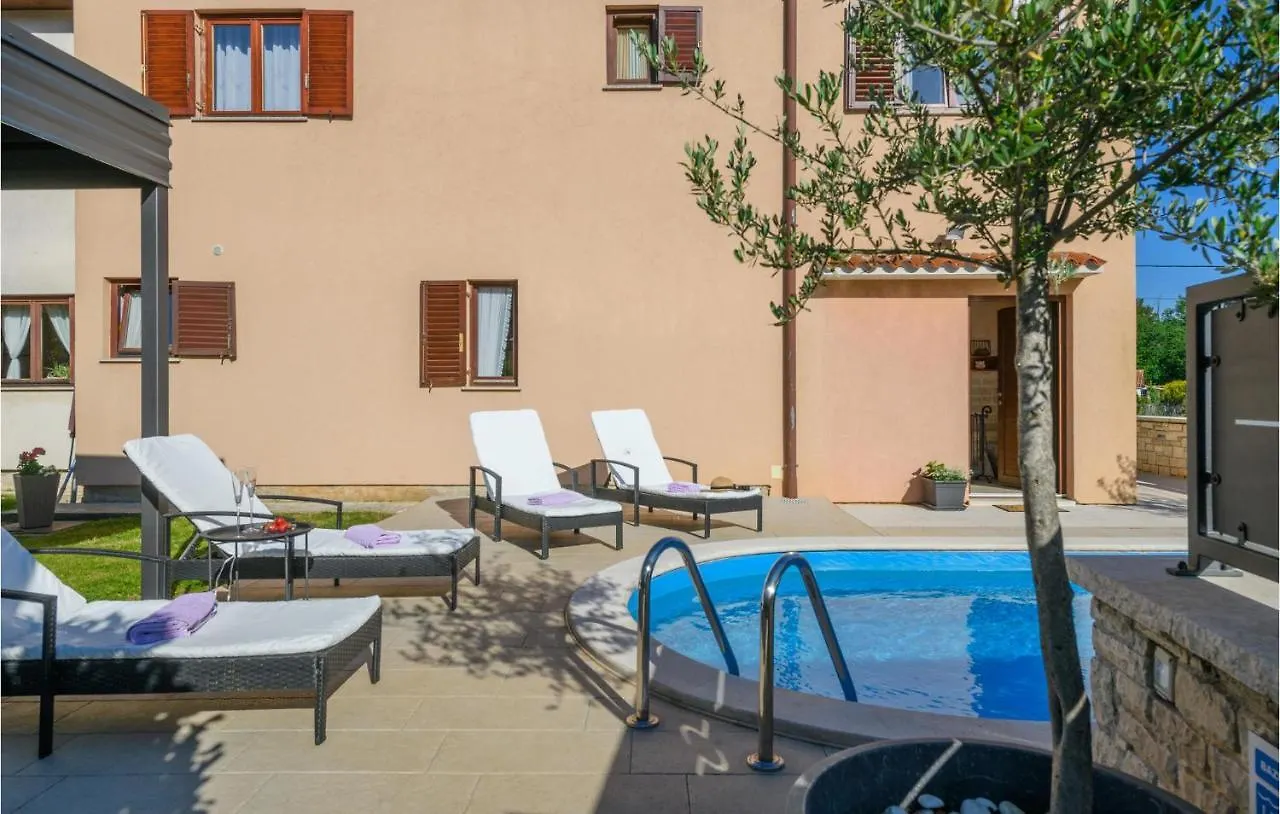 Stunning Home In Dobrani With Wifi Rebici 0*,
