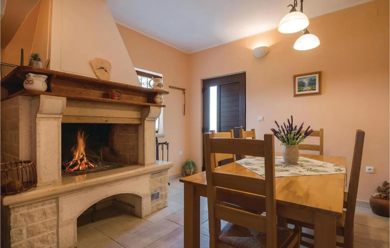 Stunning Home In Dobrani With Wifi Rebici 0*,